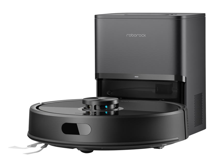 Saugroboter Roborock Q7 TF + Schwarz mit Ladestation auf weißem Hintergrund