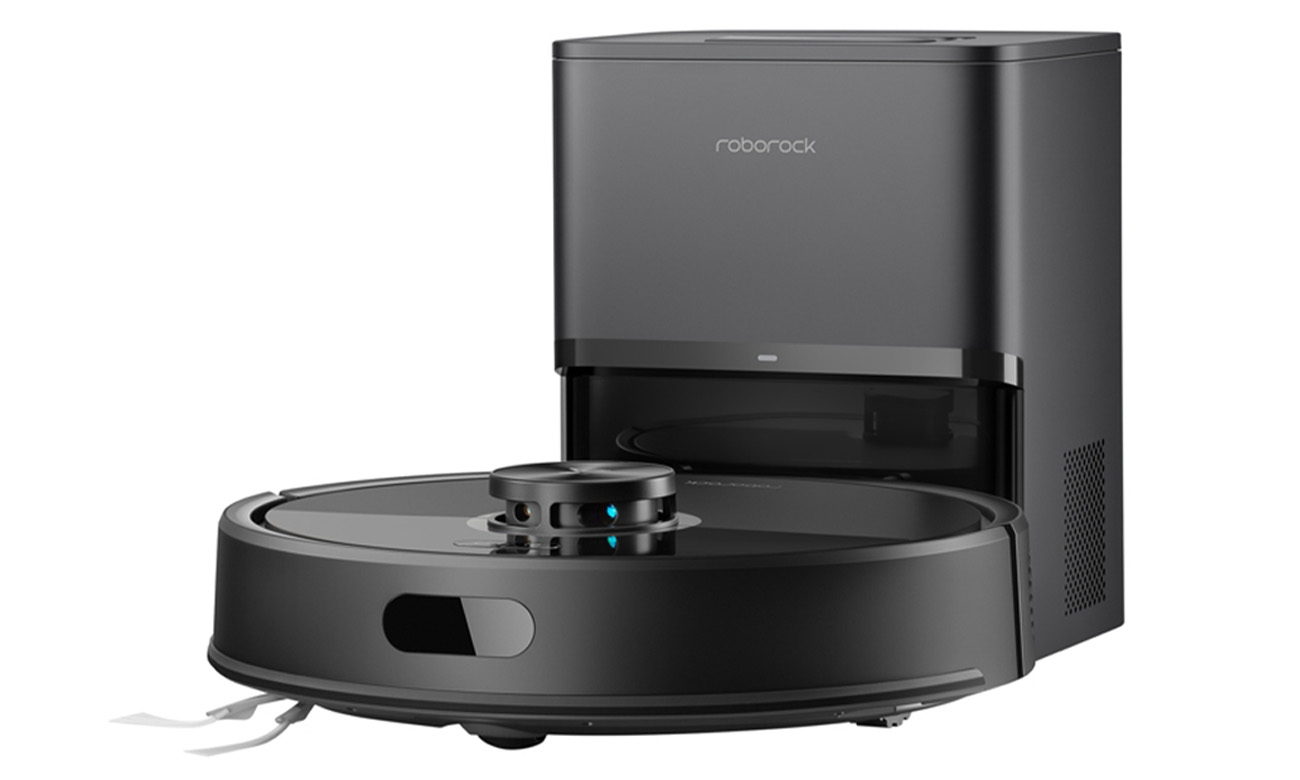 Saugroboter Roborock Q7 TF + Schwarz mit Ladestation auf weißem Hintergrund