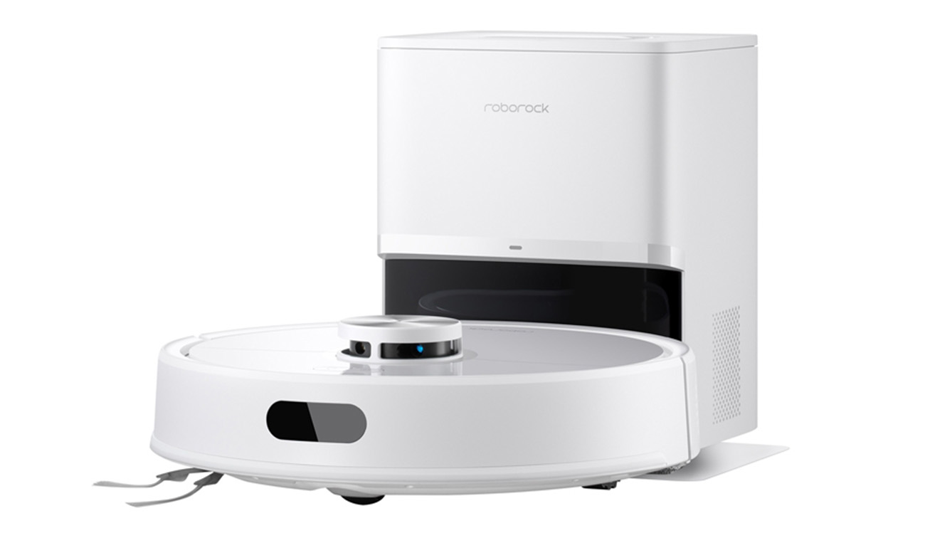 Saugroboter Roborock Q7 TF + Weiß auf weißem Hintergrund mit Ladestation