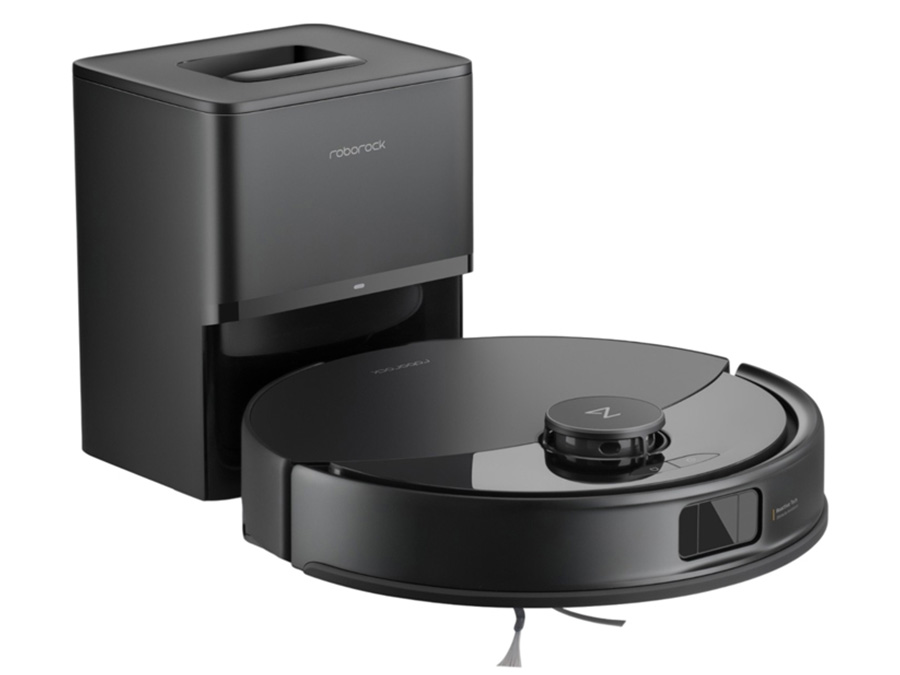 Nahaufnahme des Sets Roborock Q10 mit schwarzem Saugroboter und automatischer Absaugstation auf hellem Boden; gut sichtbares Roborock Logo