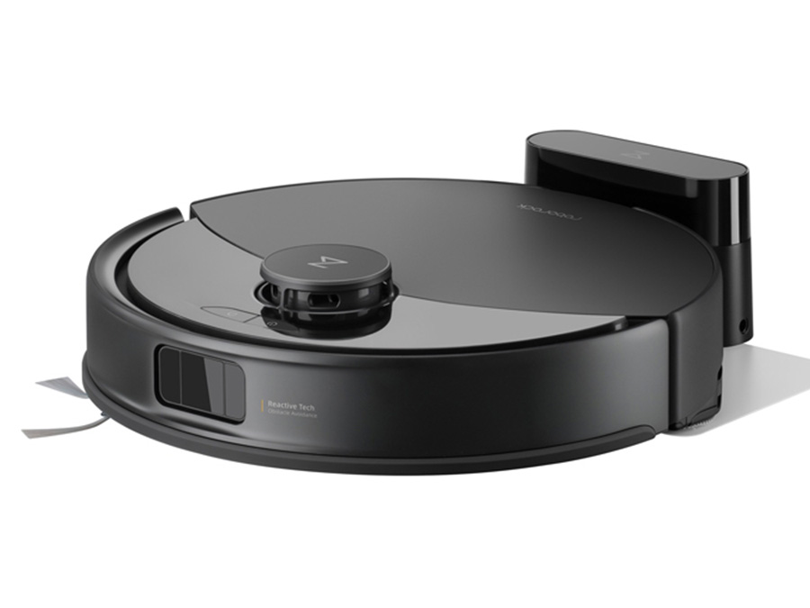 Nahaufnahme des Roborock Q10 PF Black neben der Ladestation