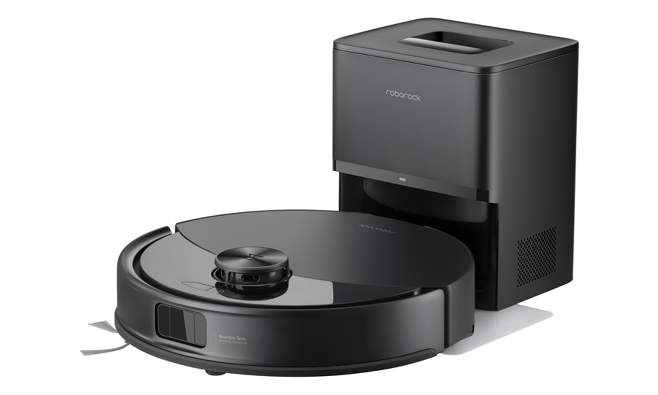 Staubsaugerroboter Roborock Q10 VF+ Schwarz auf weißem Hintergrund mit Ladestation