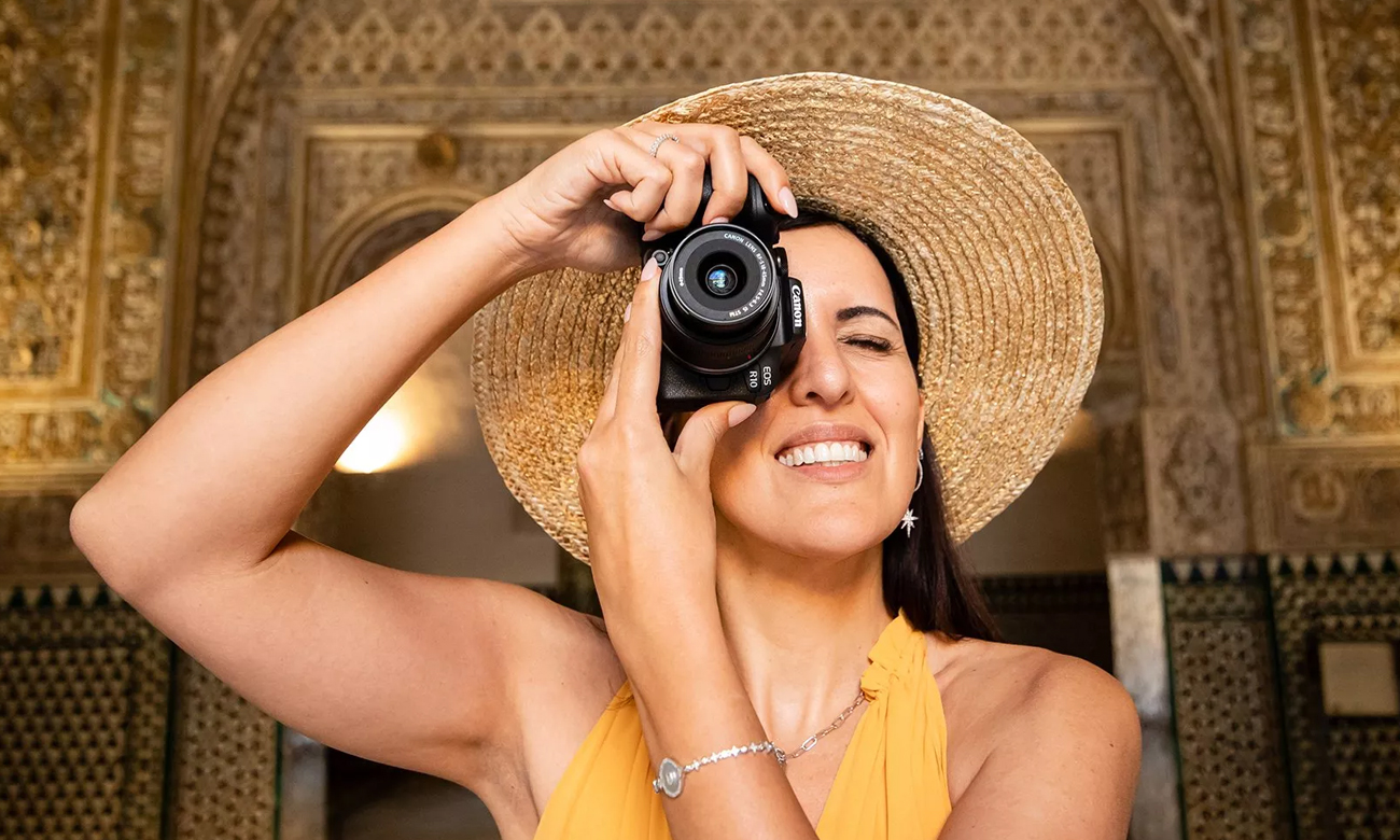 Spiegellose Kamera Canon EOS R10 und Objektiv RF-S 18-45mm F4.5-6.3 IS STM