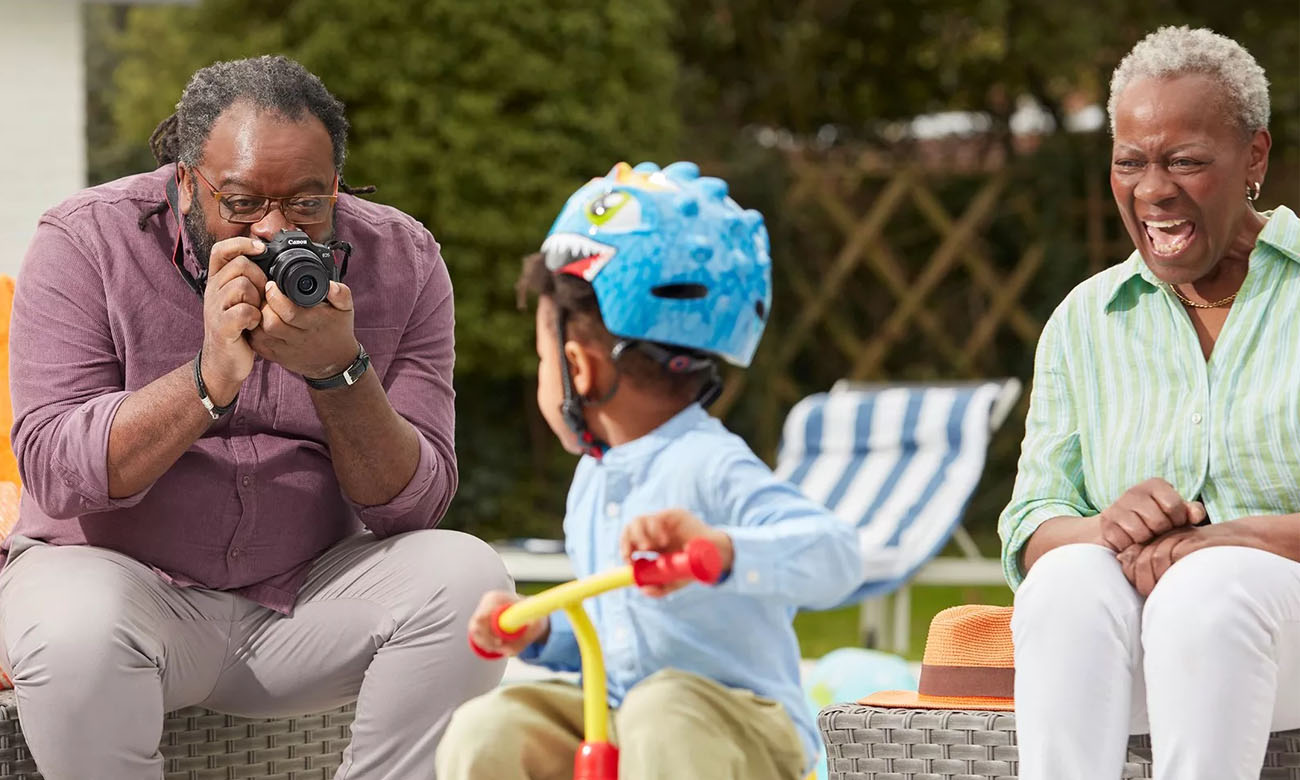 Spiegellose Kamera Canon EOS R100 + RF-S 18-45mm IS STM + RF-S 55-210mm IS STM