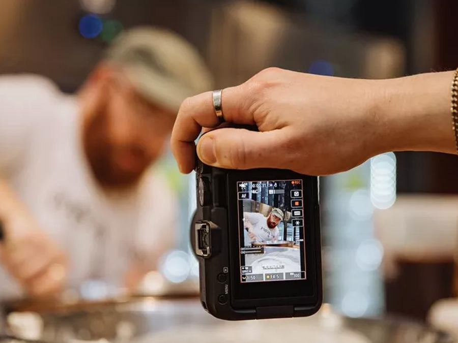 Bezlusterkamera Canon	EOS R50 V + RF-S 14-30mm f/4-6.3 IS STM PZ