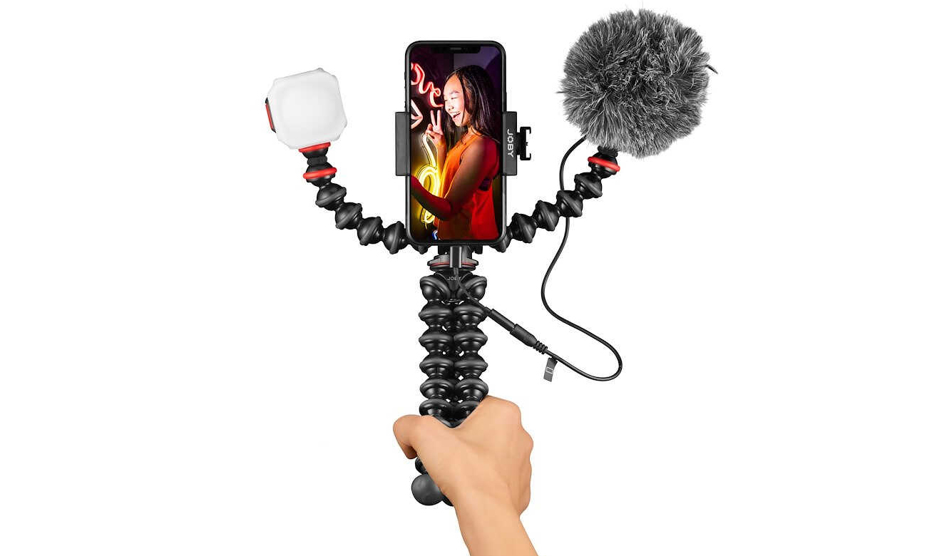 zestaw do vlogowania ze statywem, mikrofonem i lampą