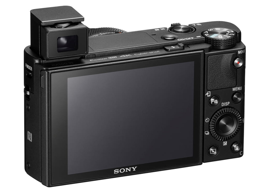 Rückseite des kompakten Sony RX100 VII mit gekipptem elektronischem Sucher und großem LCD