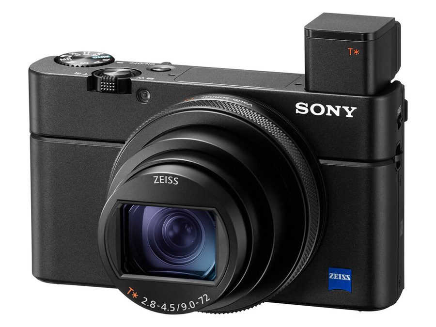 Vorderseite des kompakten Sony RX100 VII mit ausgefahrenem elektronischem Sucher und Objektiv