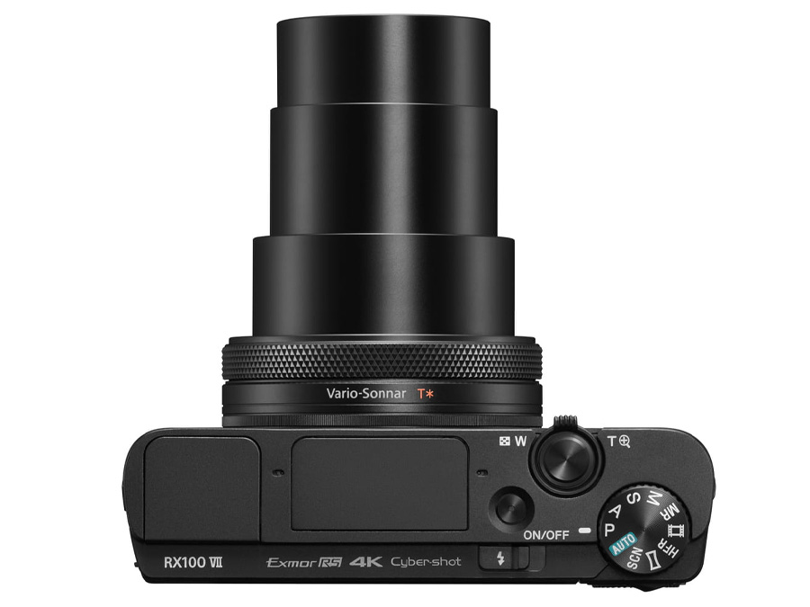 Vogelperspektive des Sony RX100 VII mit maximal ausgefahrenem Objektiv