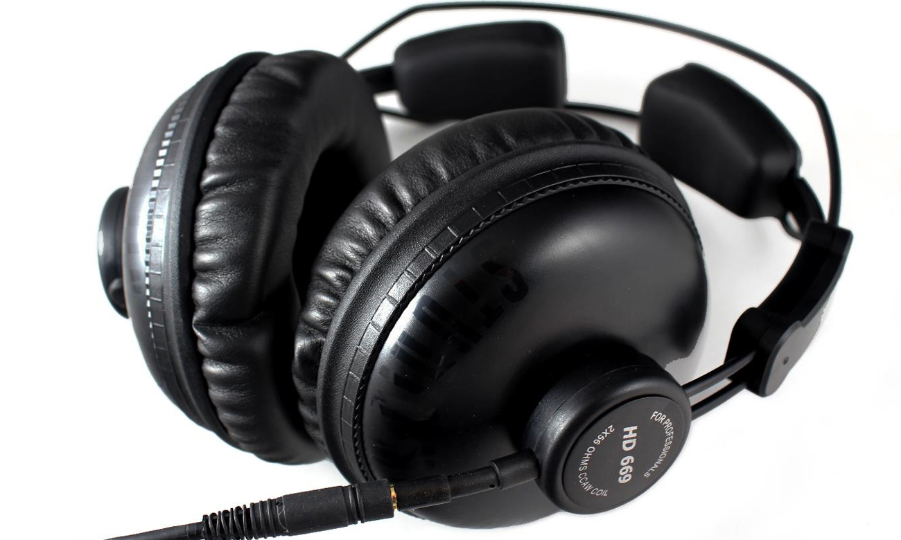 Bequeme Over-Ear-Kopfhörer Superlux HD669