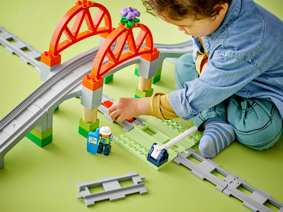 LEGO DUPLO 10426 Eisenbahnbrücke und Schienen