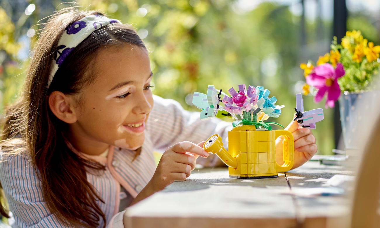 Blumen aus LEGO-Steinen