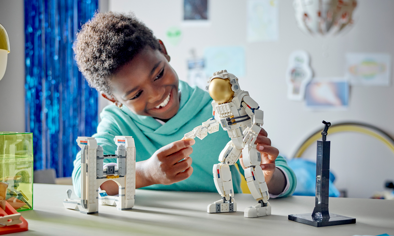 astronaut aus lego steinen