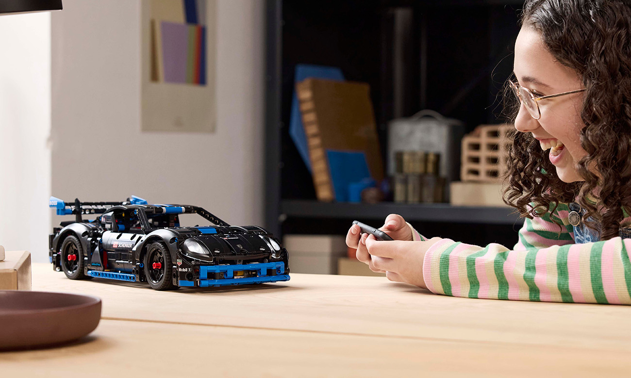 LEGO Technic 42176 Porsche GT4 e-Performance Rennwagen