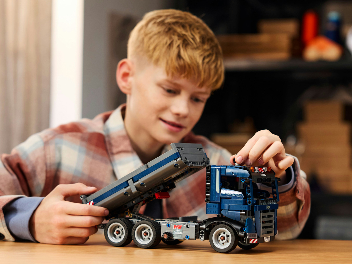 LEGO Technic 42203 Kipper mit kipptender Ladefläche