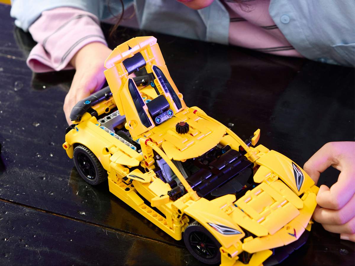 LEGO Technic 42205 Chevrolet Corvette Stingray