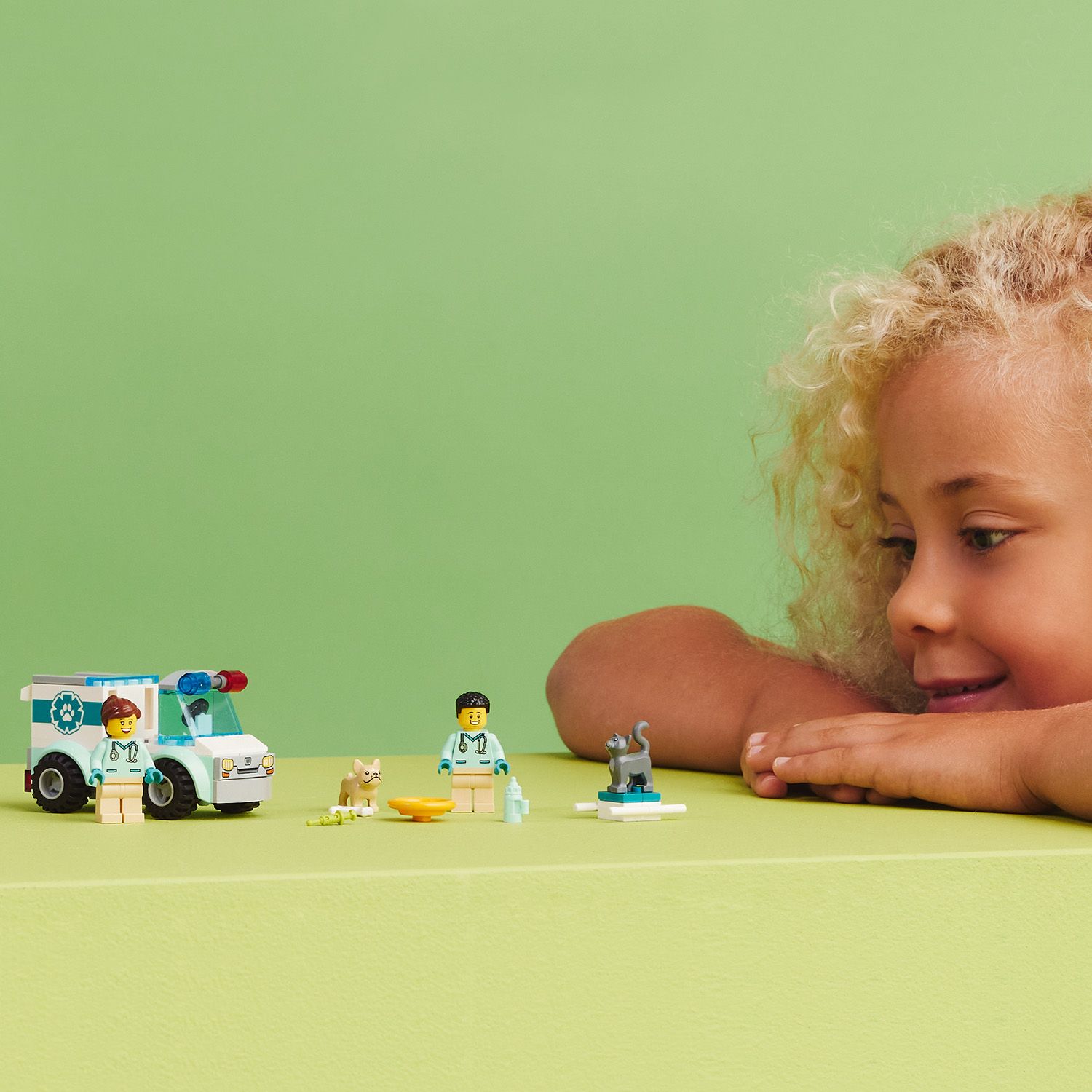 Zwei Tierarzt-Minifiguren im Set enthalten