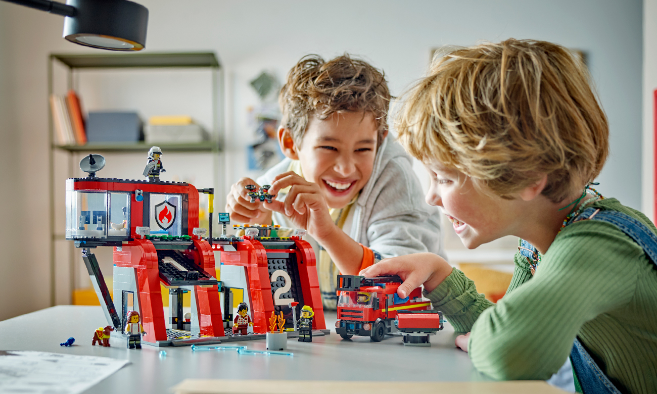 LEGO City 60414 Feuerwehrstation mit Drehleiterfahrzeug