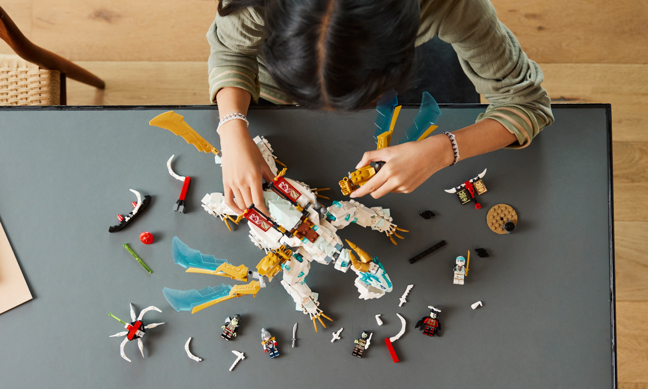 Spiel mit dem LEGO NINJAGO Set