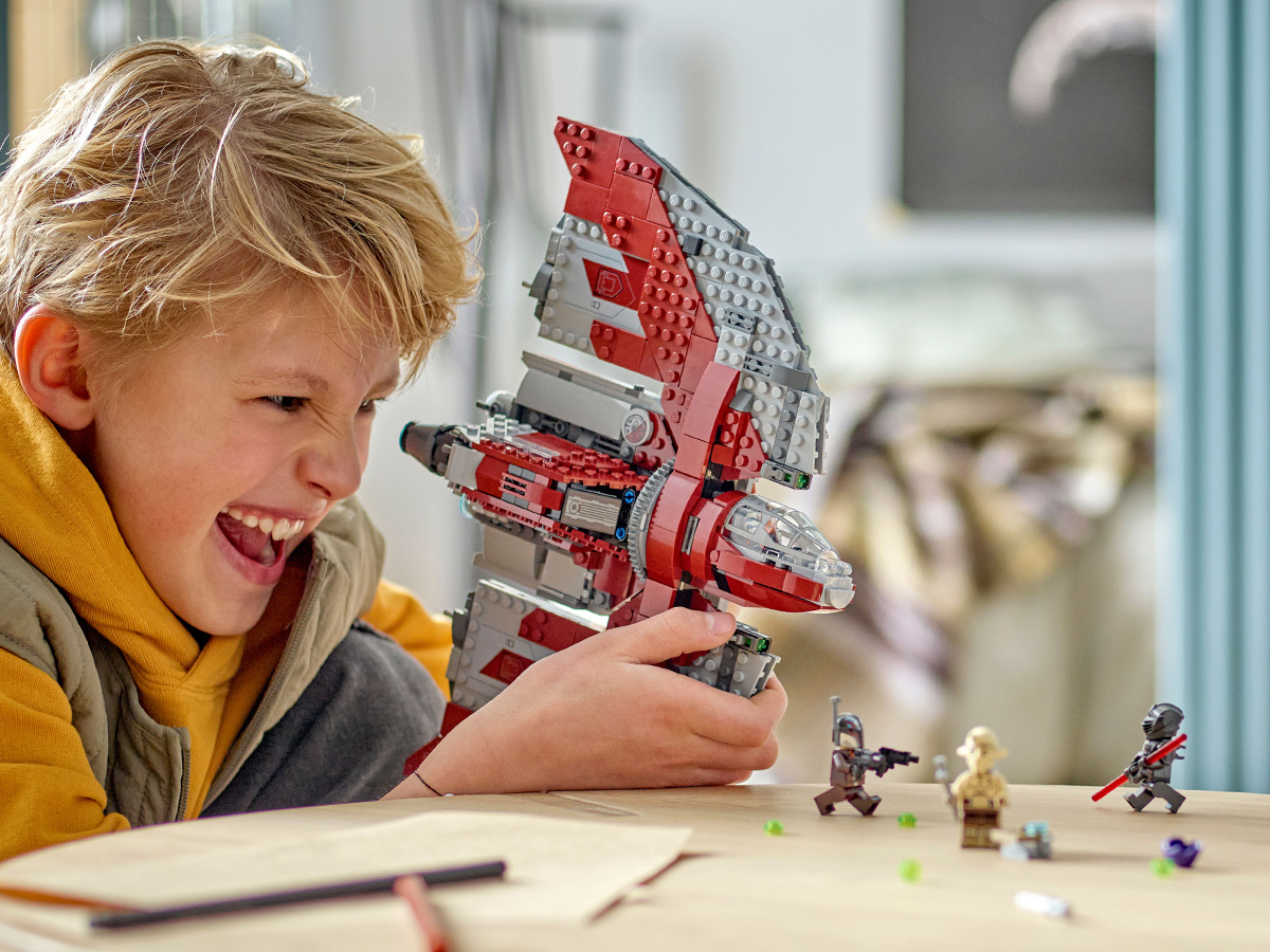 LEGO Star Wars 75362 Ahsoka Tano's T-6 Jedi Shutt.