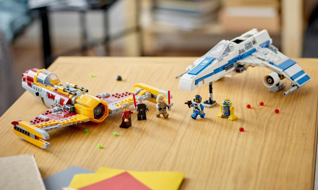 LEGO Star Wars New Republic E-Wing vs. Shin Hatis Starfighter