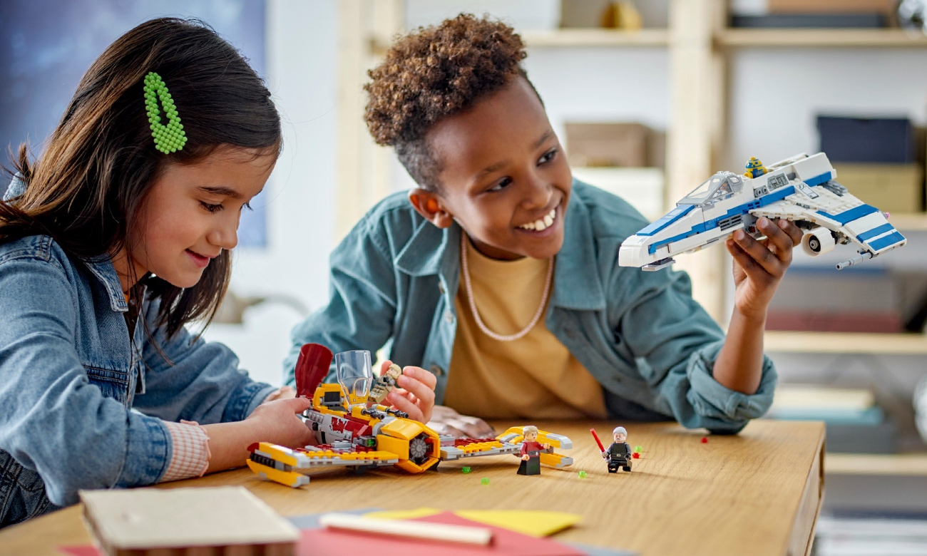 LEGO Star Wars New Republic E-Wing vs. Shin Hatis Starfighter